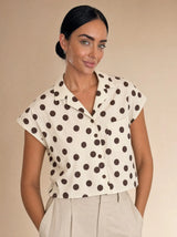 Camicia a pois smanicata a gilet con taschino frontale, elastico dietro Celestia