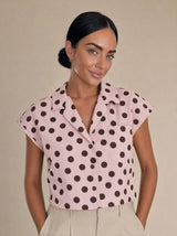 Camicia a pois smanicata a gilet con taschino frontale, elastico dietro Celestia