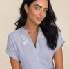 Camicia puro cotone gessata con ricami, collo alla coreana Livia