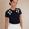 T-shirt con nodi cinesi applicati Loto